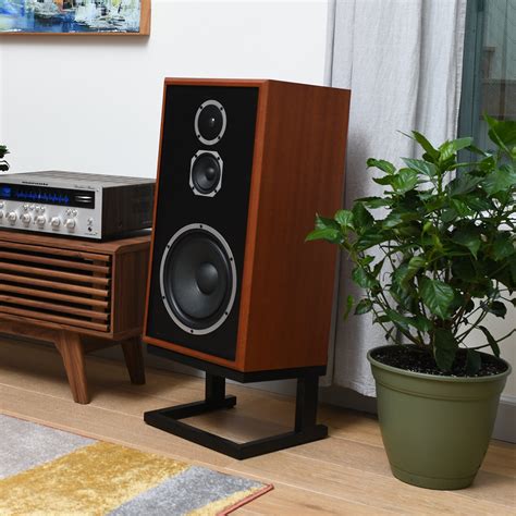 klh floorstanding speakers.